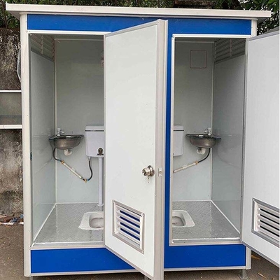 Toilet para jugadores múltiples con electricidad, agua y aislamiento